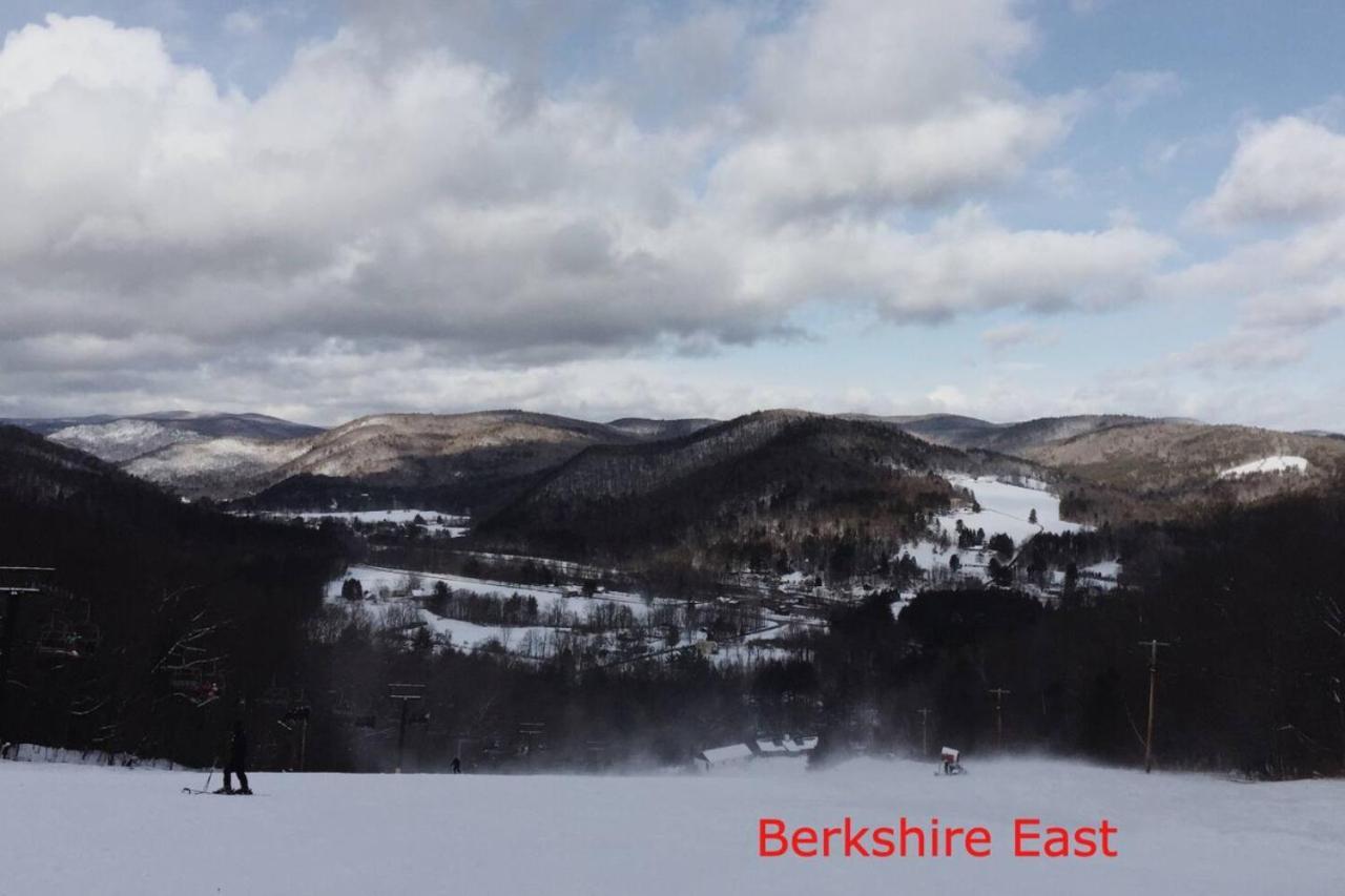 Berkshires Studio Apartment At The Stephentown Hotel แฮนค็อค ภายนอก รูปภาพ